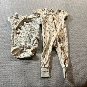 ⭐️ Bundle of 2 Parade Organics Bodysuit 6-12 Months GUC Peach Dotted Print
